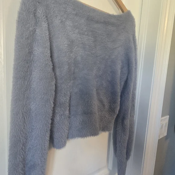 Sweater - Picture 4 of 8